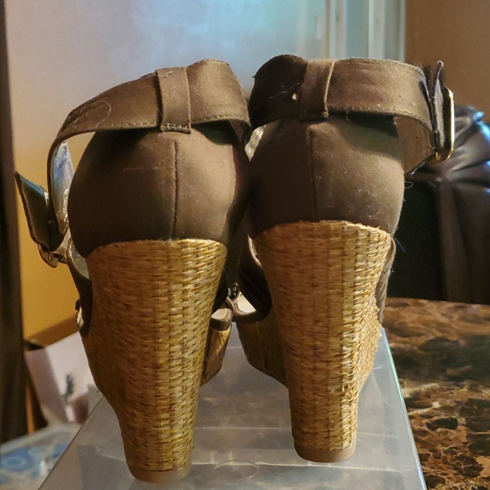 Shoes - Picture 2 of 2